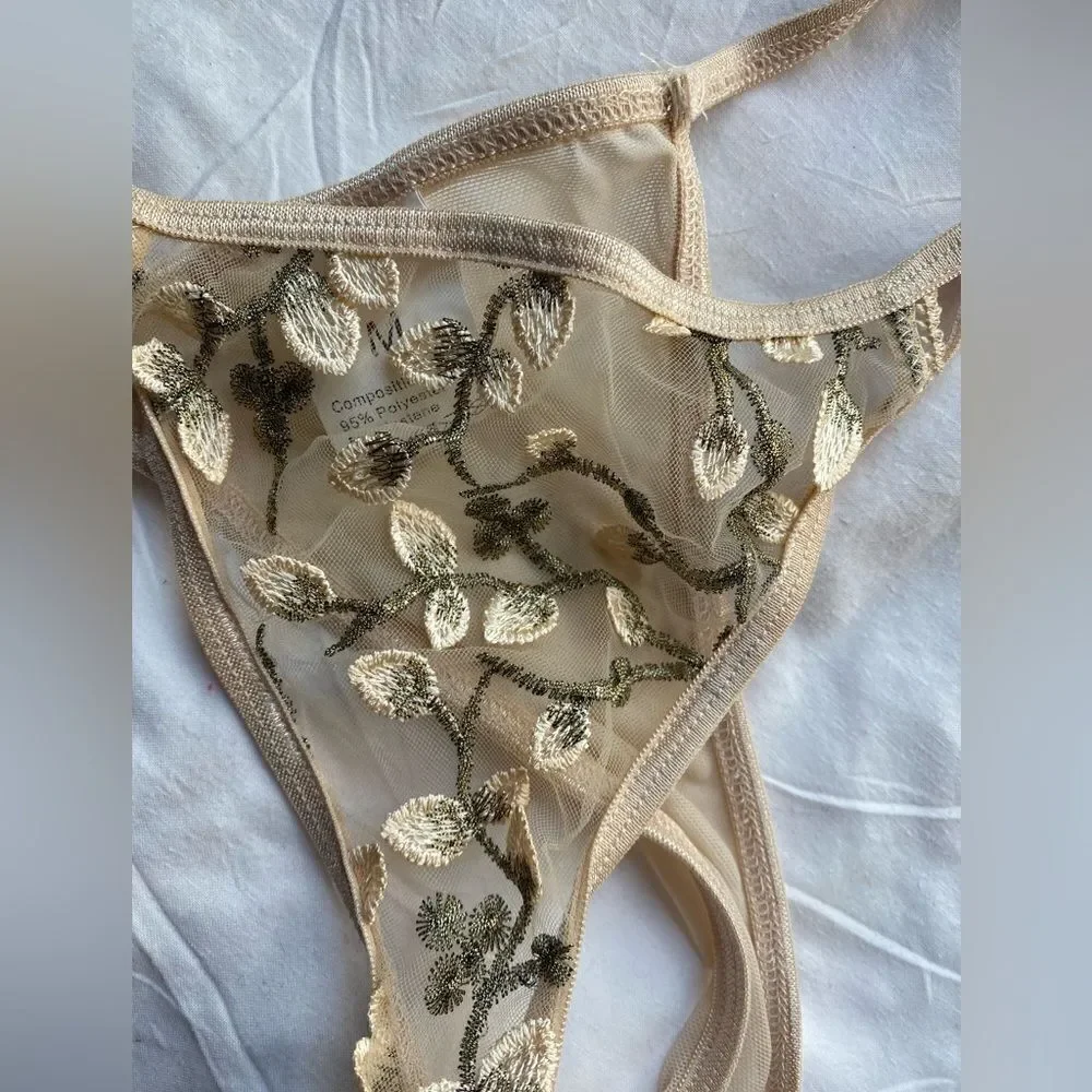 embroidered tulle interior set, completely new